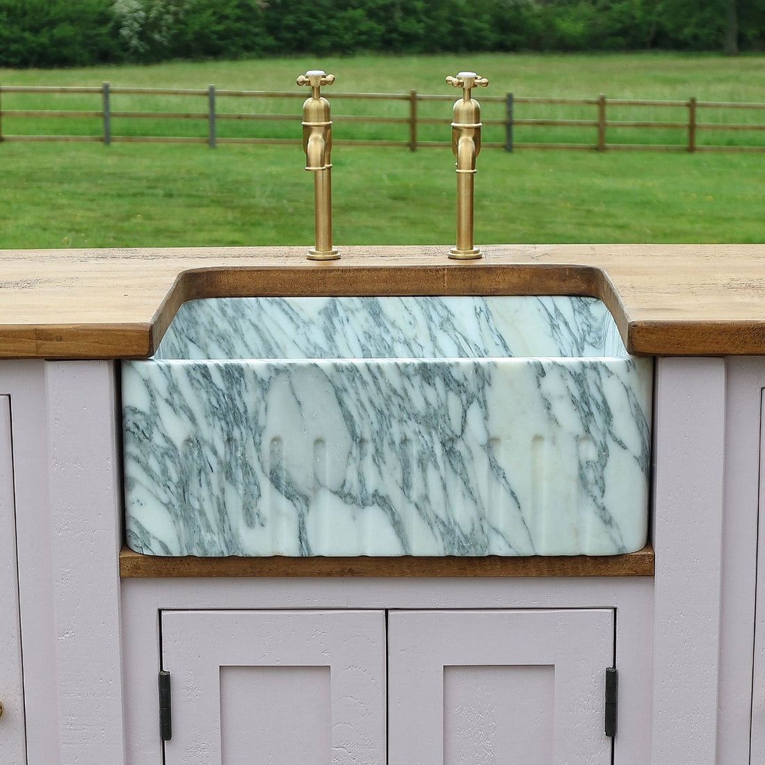 Fluted Marble Butler Farmhouse Sink - Arabescato