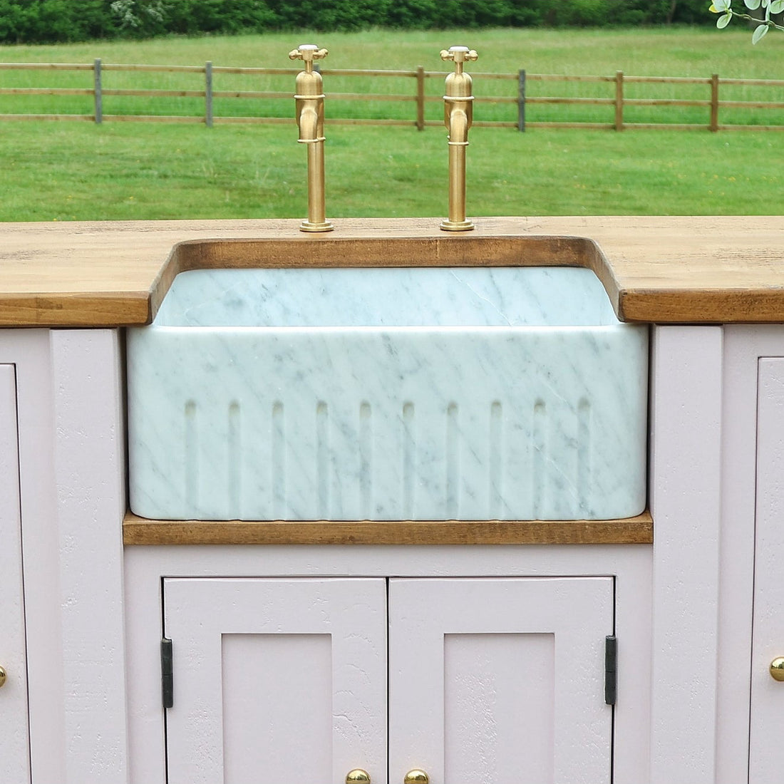 Fluted Marble Butler Farmhouse Sink - Carrara