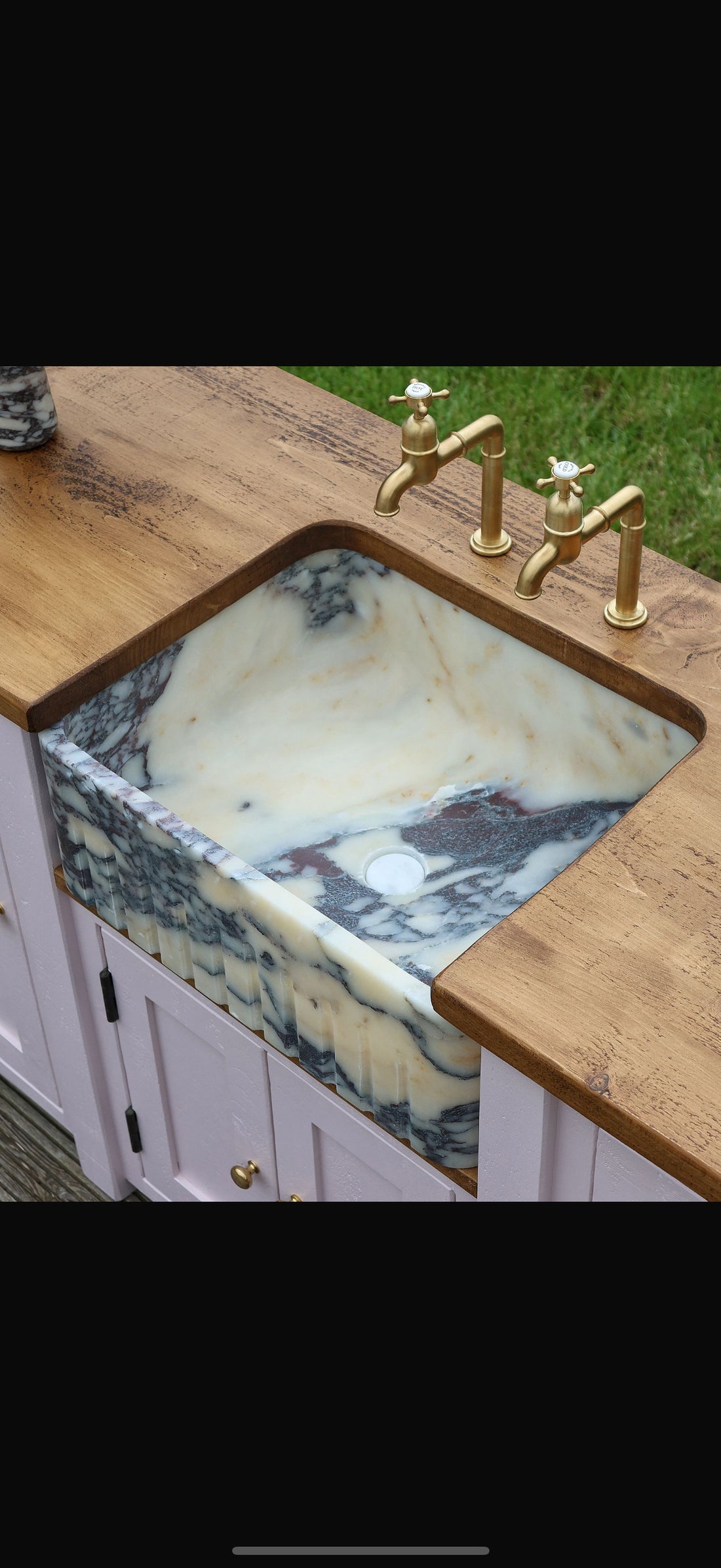 Fluted Marble Butler Farmhouse Sink - Viola